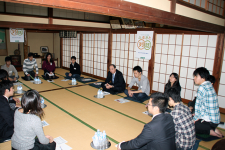 大田区の糀谷神社集会室で行われた「ふるさと対話集会」の様子
